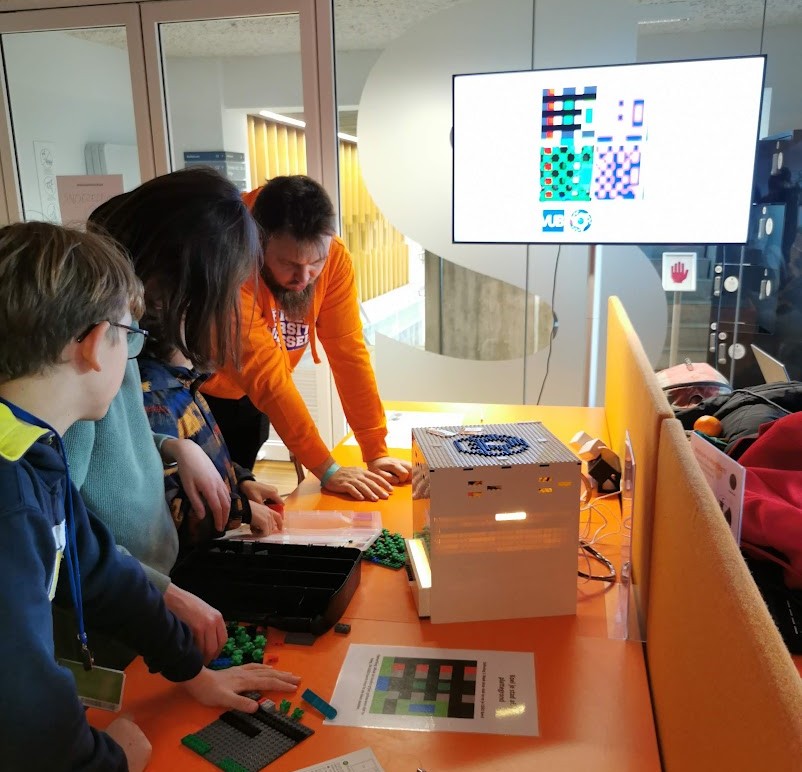 Deelnemers aan de LEGO Urban Climate Game op het Wetenschapsfestival, 24 november 2024, MuntPunt, Brussel